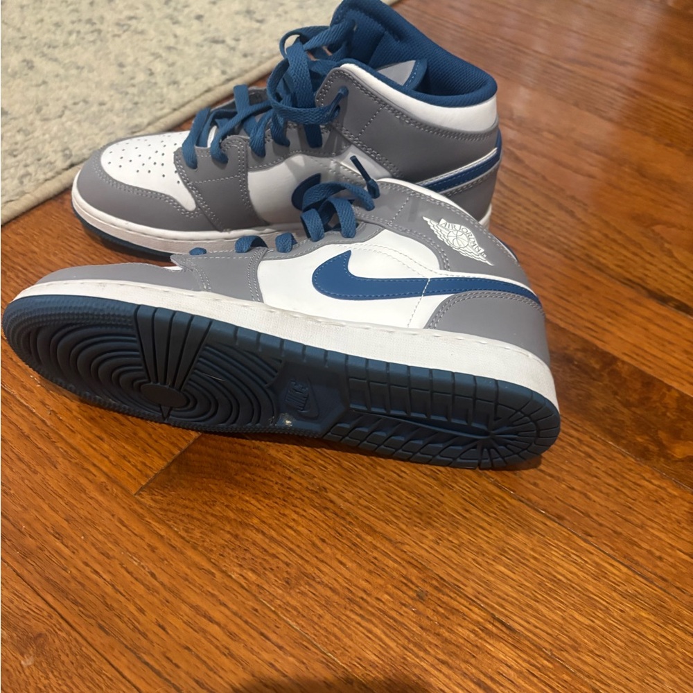 Nike air Jordan high tops size 5.5 youth - Picture 4 of 6